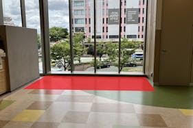 【SOCOLA塚口クロス】2階下りエスカレーター前 物販、食物販のポップアップストアや販促プロモーションに最適な催事イベントスペース