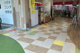 【SOCOLA塚口クロス】2階下りエスカレーター前 物販、食物販のポップアップストアや販促プロモーションに最適な催事イベントスペース