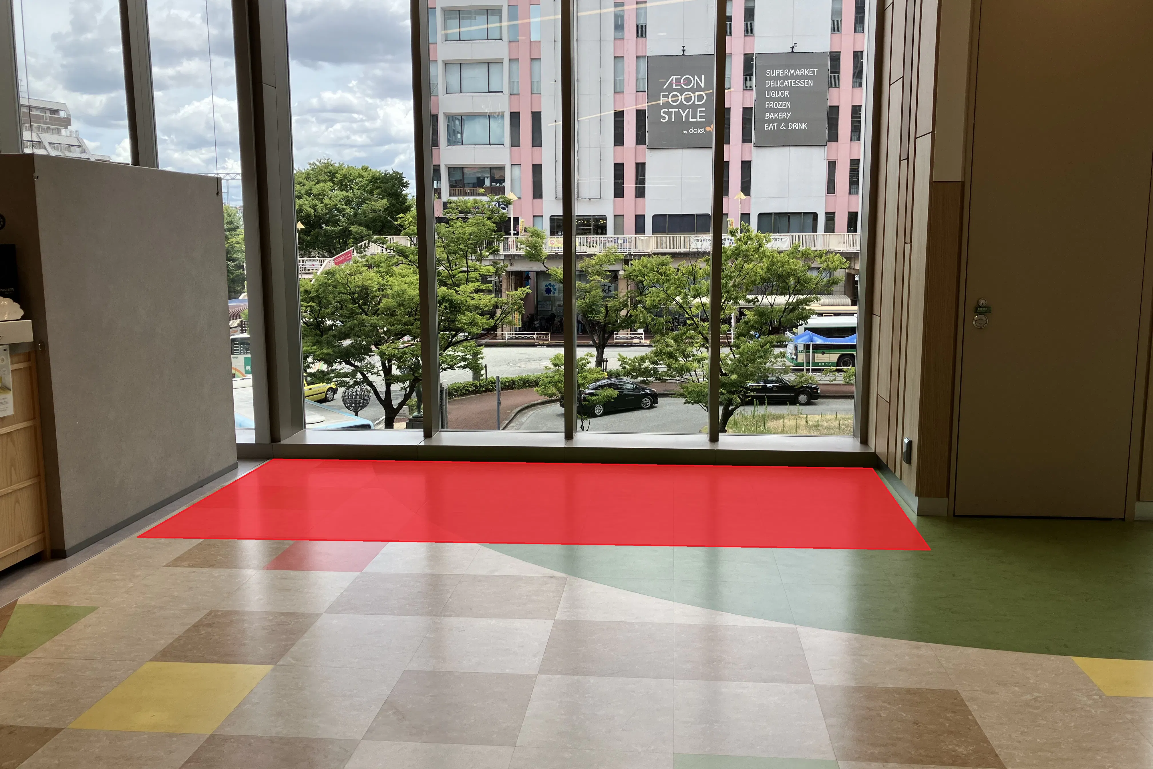 【SOCOLA塚口クロス】2階下りエスカレーター前 物販、食物販のポップアップストアや販促プロモーションに最適な催事イベントスペース