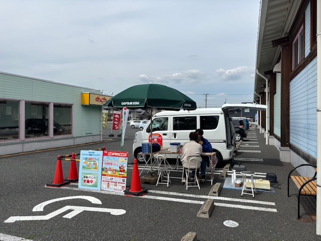 【ダイナム愛知小坂井店ゆったり館】キッチンカー出店やプロモーションイベントに最適なアミューズメント施設のイベントスペース（面出入口前）