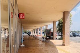 【イオンタウン鈴鹿】プロモーションや食物販に最適な駐車場付近のはるやま前屋外イベントスペース