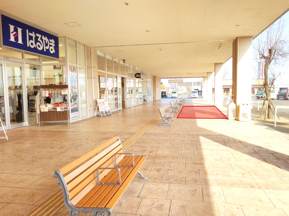 【イオンタウン鈴鹿】プロモーションや食物販に最適な駐車場付近のはるやま前屋外イベントスペース