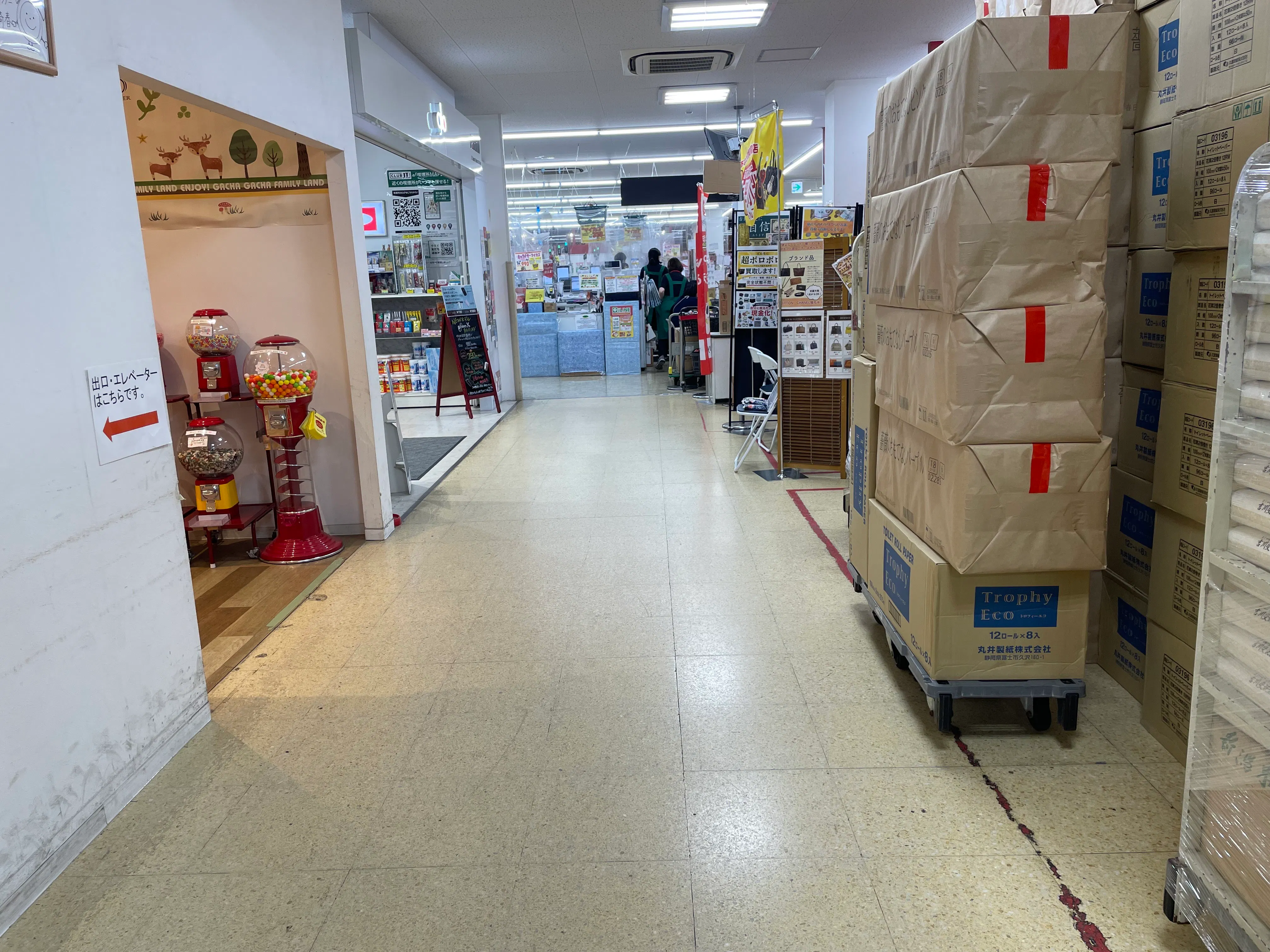 【マルサン越谷花田店】プロモーションに最適な店内レジ付近スペース（1ブース利用）