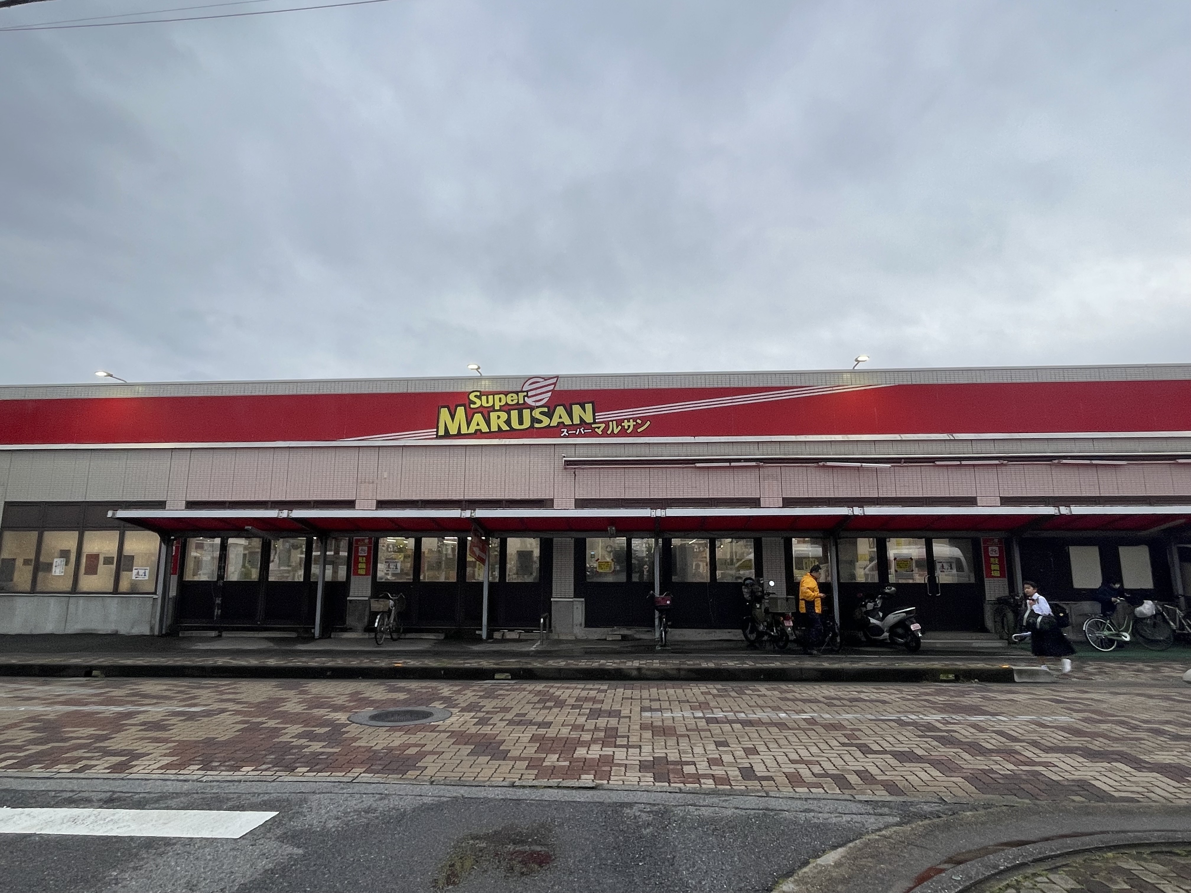 【マルサン越谷花田店】プロモーションに最適な店内レジ付近スペース（1ブース利用）