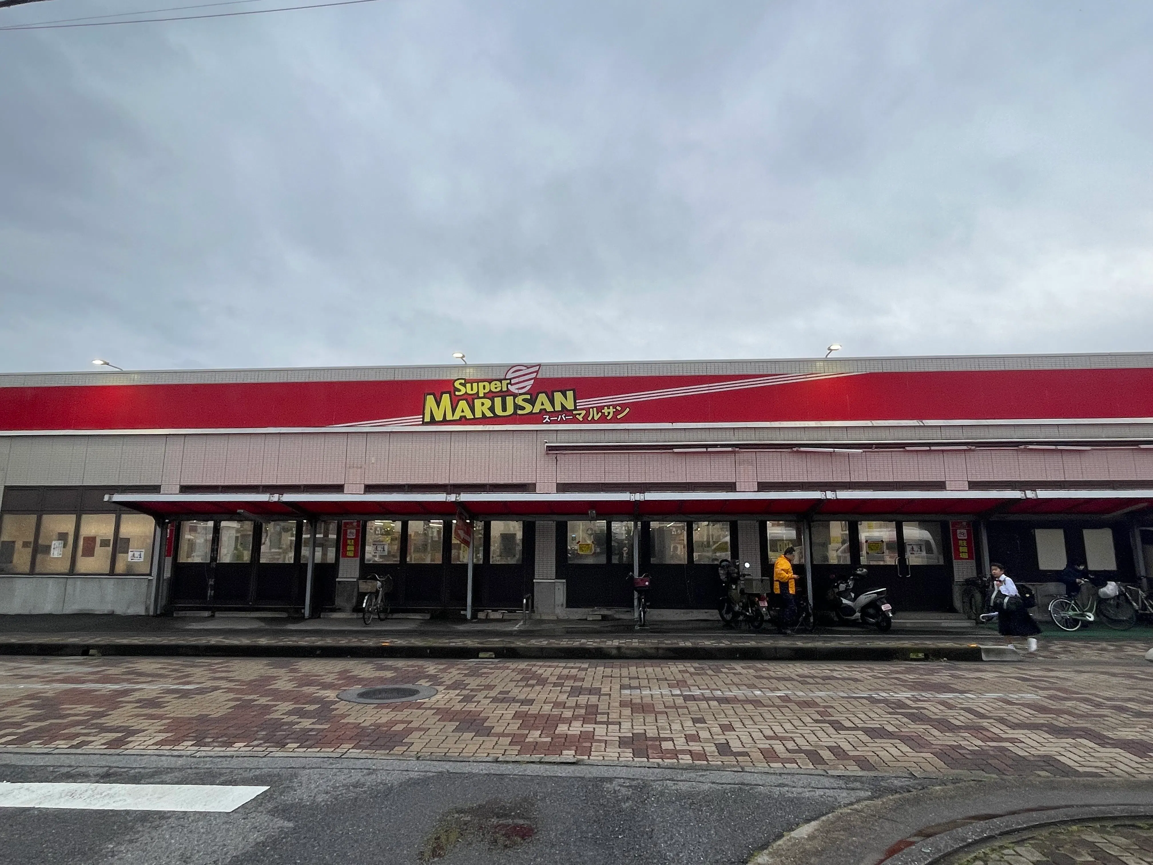 【マルサン越谷花田店】プロモーションに最適な店内レジ付近スペース（1ブース利用）