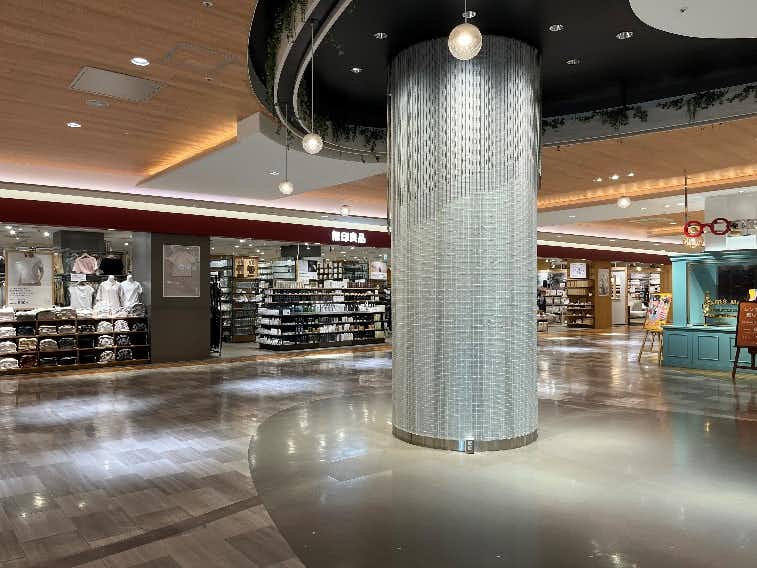 【ノースポート・モール】「2F-6区画（エントランス前）」プロモーションやポップアップストアに最適な、2階出入口付近の注目度の高いイベントスペース