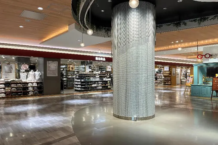 【ノースポート・モール】「2F-6区画(エントランス前)」プロモーションやポップアップストアに最適な、2階出入口付近の注目度の高いイベントスペース