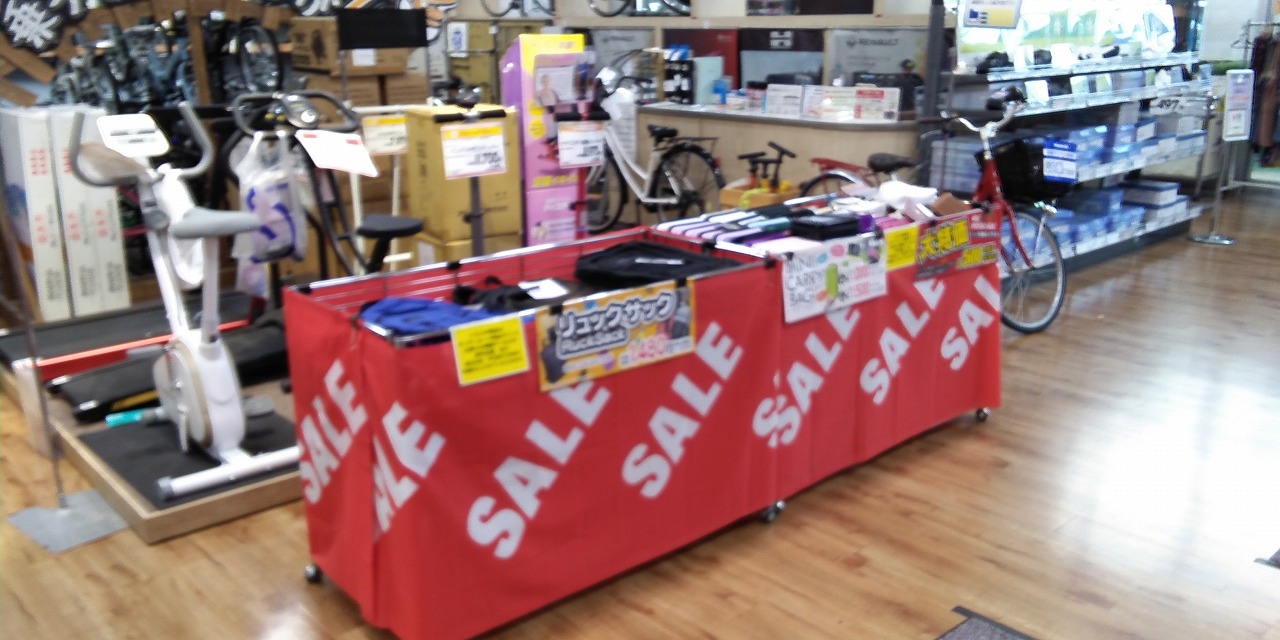 【サンデーいわき泉店】屋内グリーンショップ前　食物販やプロモーション等の出店に最適なホームセンター店内のイベントスペース