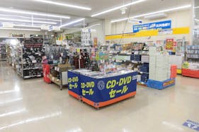 【サンデー十和田店】作業衣料売場 食物販やプロモーション等の出店に最適なホームセンター店内のイベントスペース