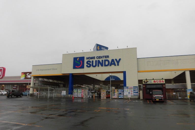 【サンデー十和田店】作業衣料売場 食物販やプロモーション等の出店に最適なホームセンター店内のイベントスペースの画像2