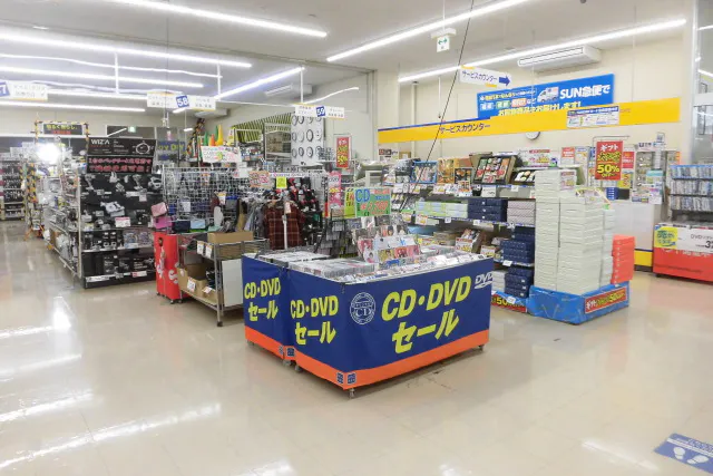 【サンデー十和田店】作業衣料売場 食物販やプロモーション等の出店に最適なホームセンター店内のイベントスペース