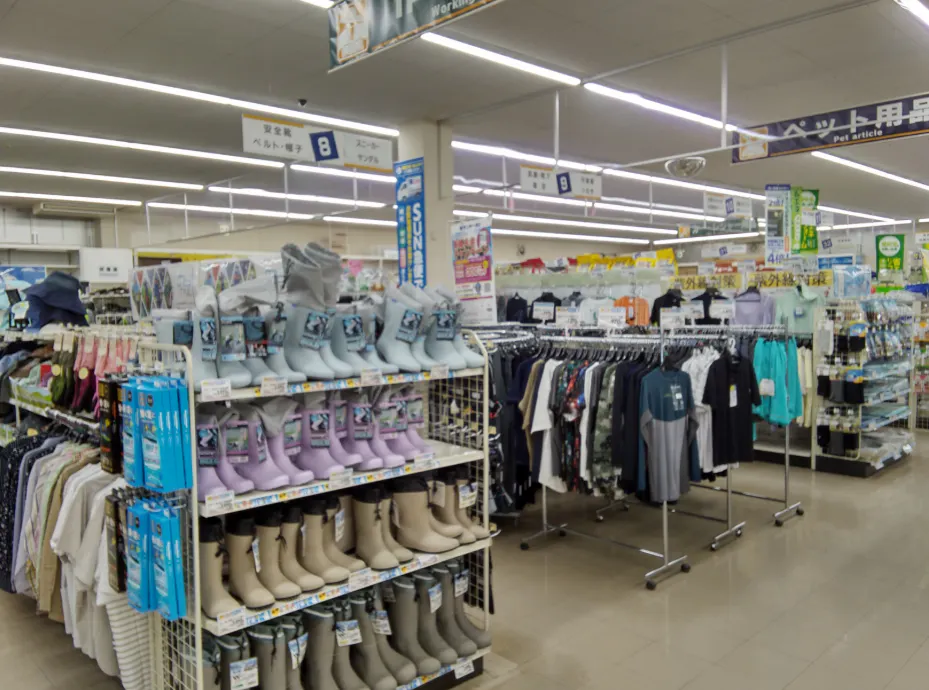 【サンデー十和田店】作業衣料売場　食物販やプロモーション等の出店に最適なホームセンター店内のイベントスペース