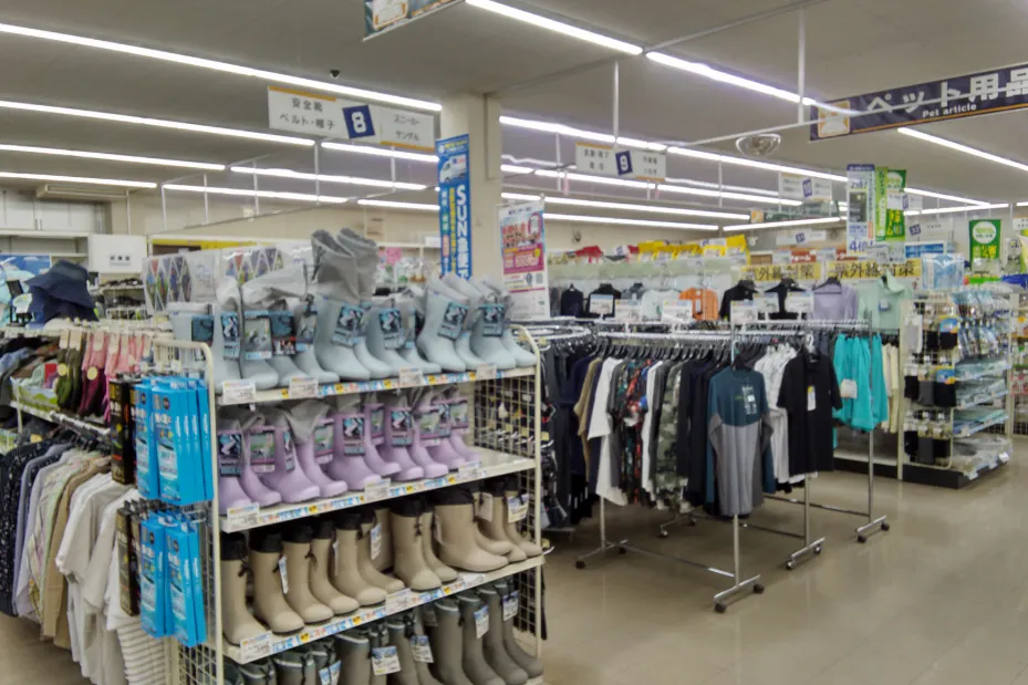 【サンデー十和田店】作業衣料売場 食物販やプロモーション等の出店に最適なホームセンター店内のイベントスペース
