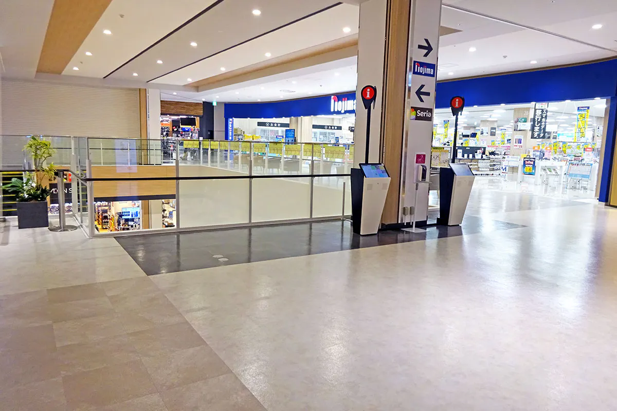 【イオンモール上尾】2F ウエストコート吹抜け横