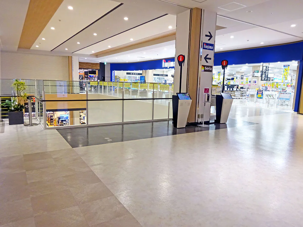 【イオンモール上尾】2F ウエストコート吹抜け横