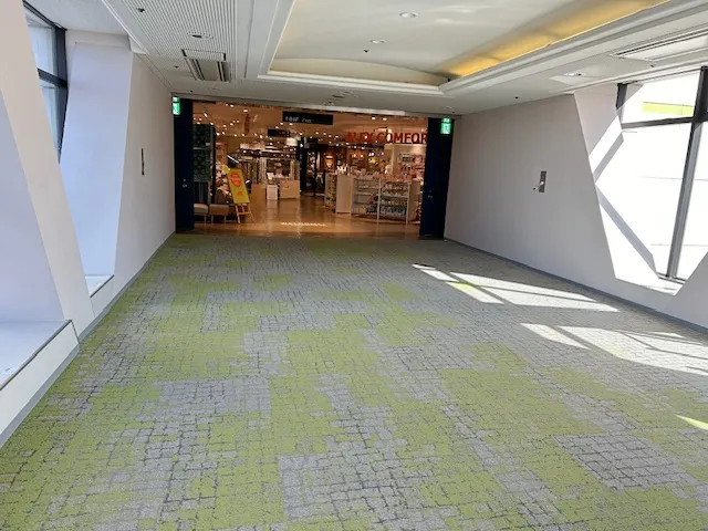 【T-FACE】大規模なポップアップやプロモーションイベント、マルシェ等の合同出店に最適な施設6階連絡通路にあるスペース