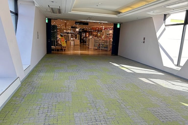 【T-FACE】大規模なポップアップやプロモーションイベント、マルシェ等の合同出店に最適な施設6階連絡通路にあるスペースの画像3