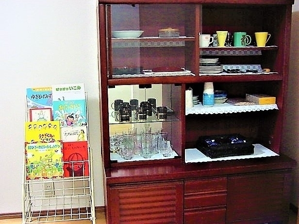 食器棚＋食器＋絵本ラック