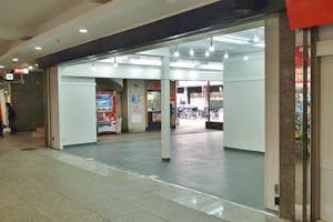 【横須賀中央駅4分/三笠ビル商店街】物販・プロモーションに適した天候の影響を受けにくいビル中商店街路面スペース