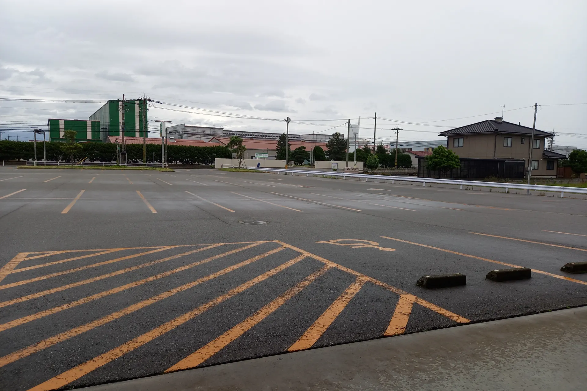 【ダイナム石川能美店ゆったり館】キッチンカーや各種プロモーションイベントでの出店に最適なアミューズメント施設のイベントスペース