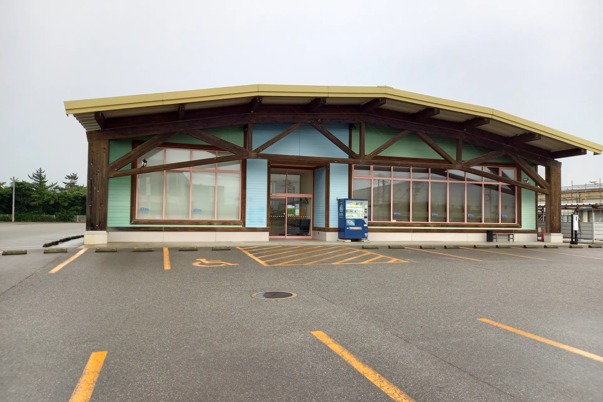 【ダイナム石川能美店ゆったり館】キッチンカーや各種プロモーションイベントでの出店に最適なアミューズメント施設のイベントスペース