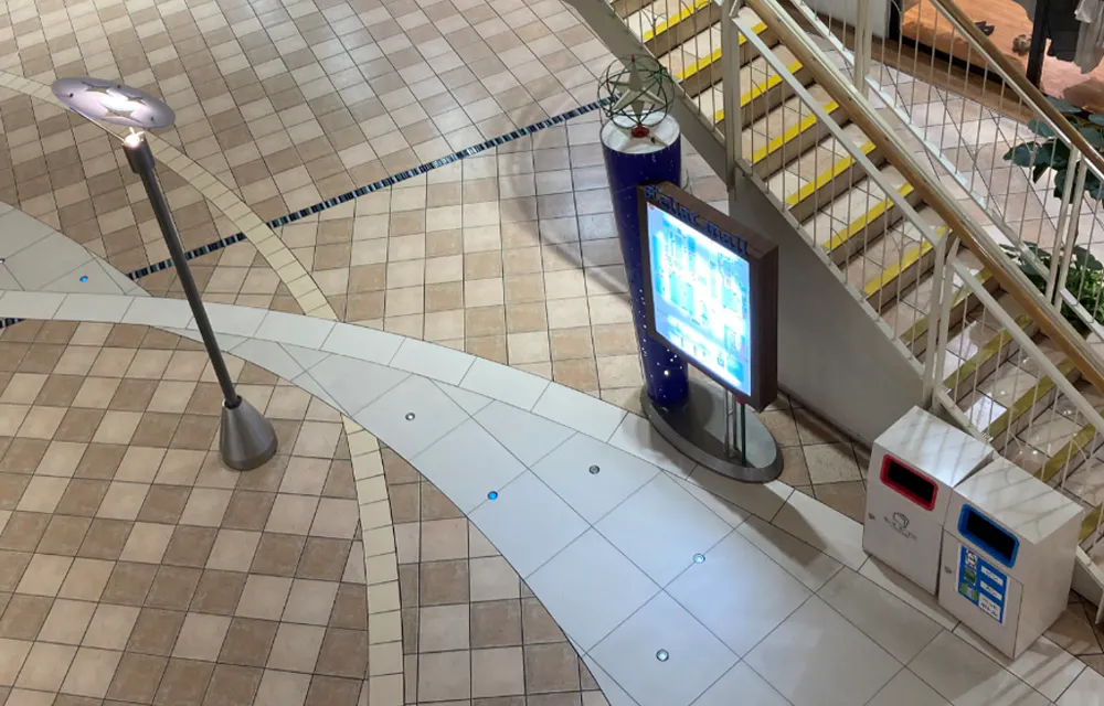【ステラタウン】2階センターコート階段下