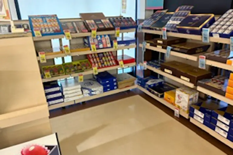 【天満屋ハピーズ高野店】サービスカウンター横(レジ横) 各種プロモーション、会員獲得イベントに最適な屋内催事イベントスペースの画像3