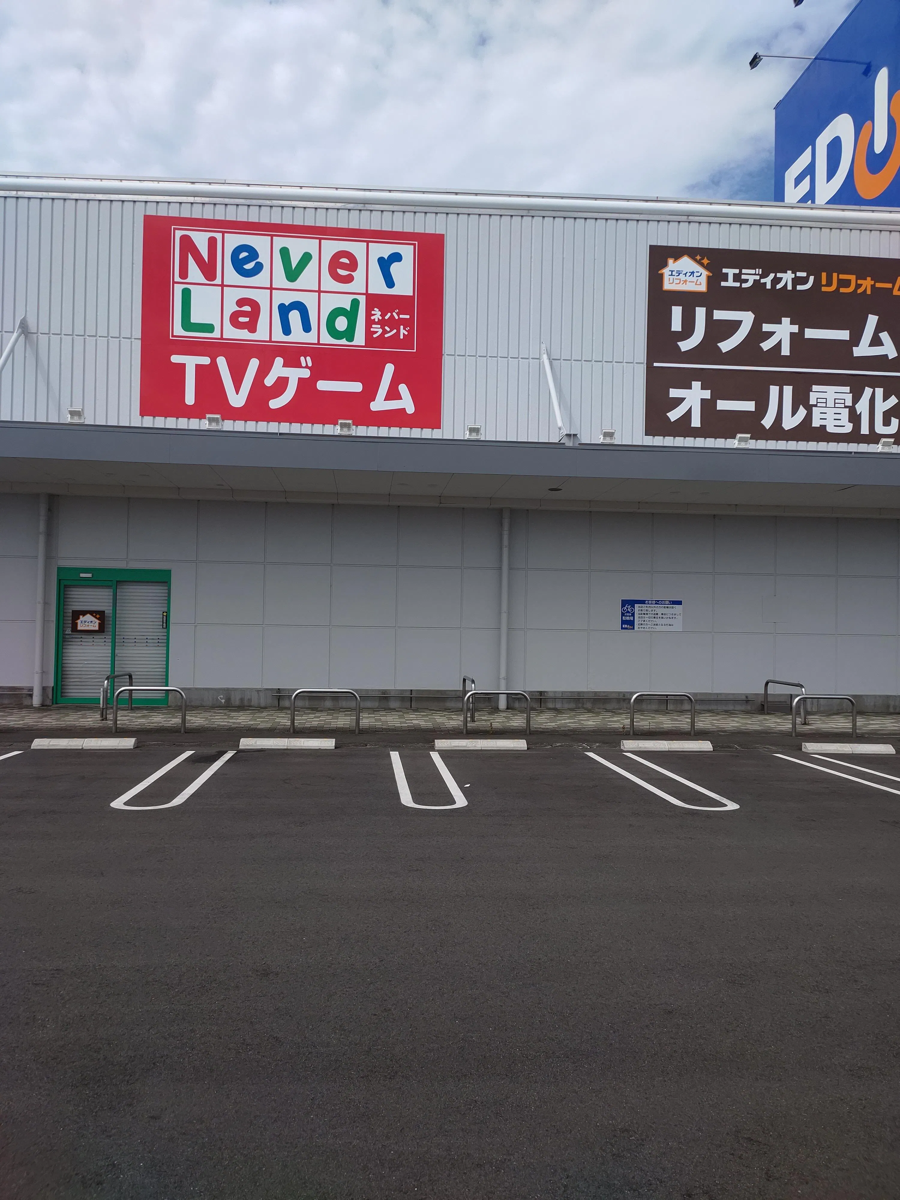 【エディオン松阪店】キッチンカーに最適な駐車場イベントスペース(ナカミチ側)