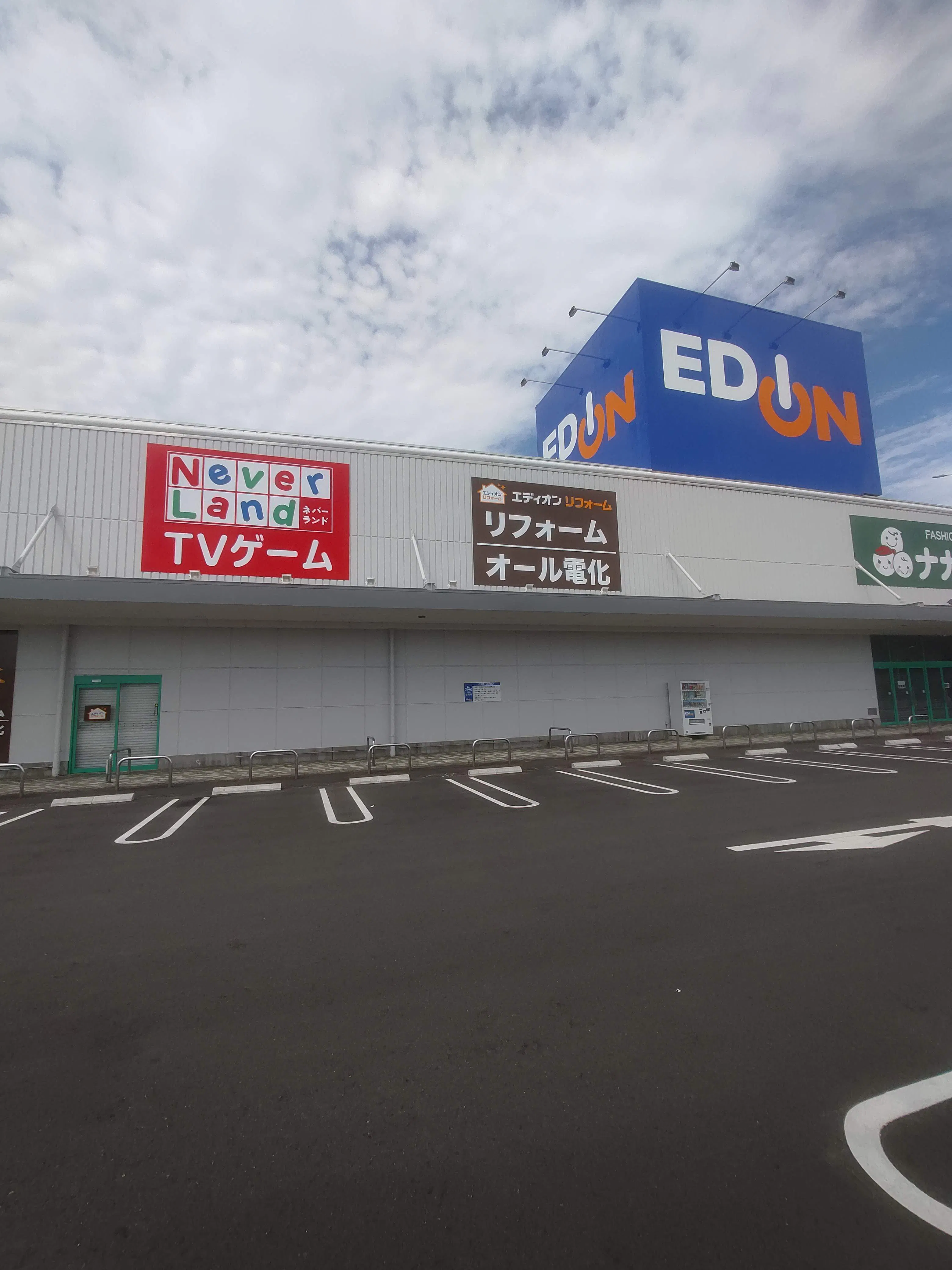 【エディオン松阪店】キッチンカーに最適な駐車場イベントスペース(ナカミチ側)