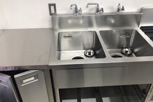 【五条駅5分】2022年4月オープンのレンタルキッチン、見学・問い合わせ大歓迎(レンタルキッチンS)