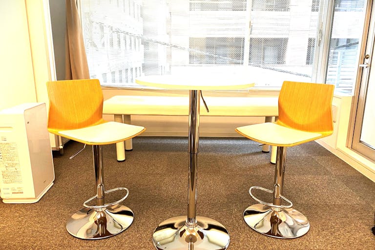 【東銀座駅4分】レンタルジム 設備(テーブル、チェア、マッサージベッド)