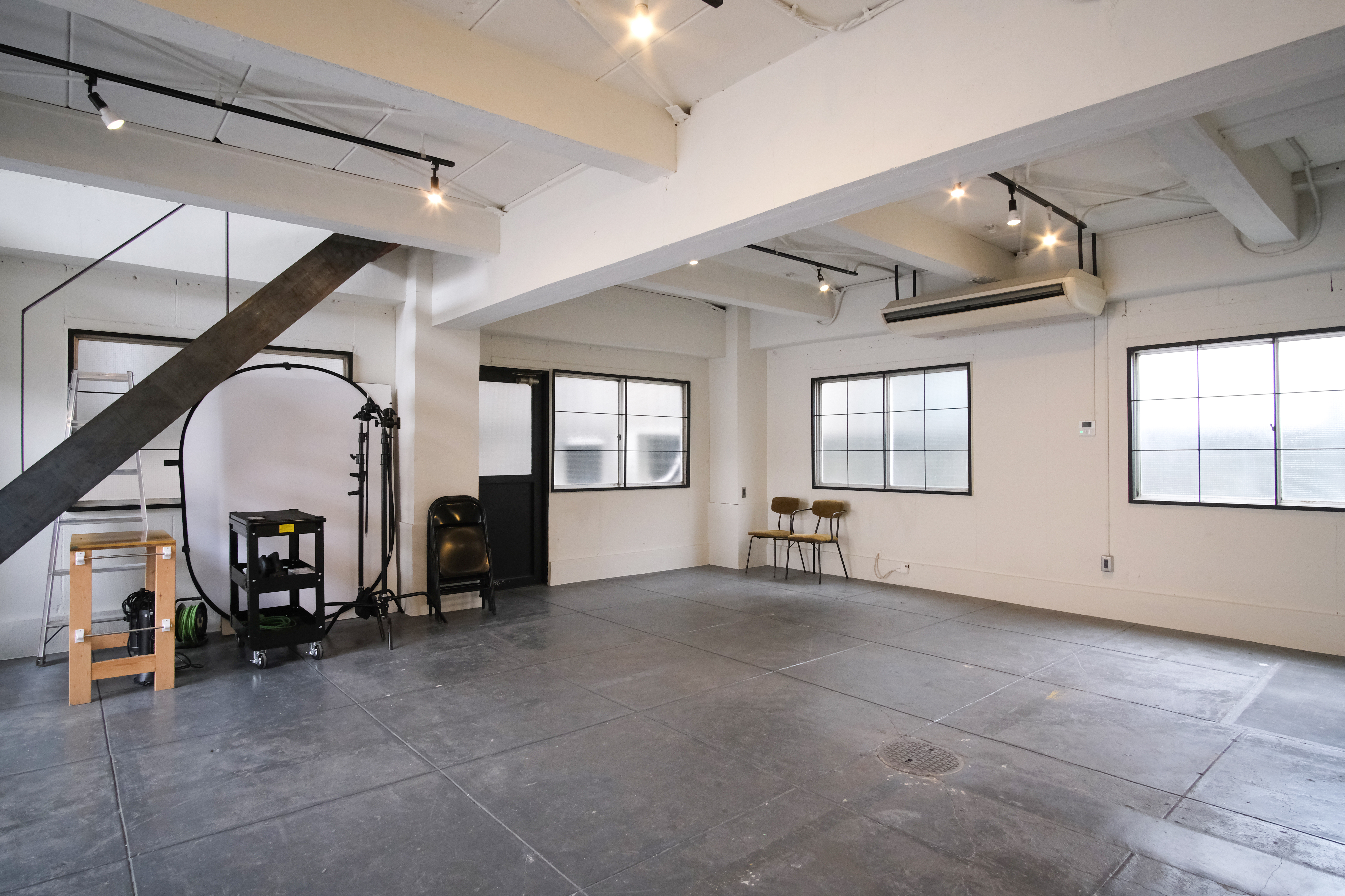【巣鴨駅4分】吹抜けの倉庫型スタジオ 2フロア モルタル床 R壁 白壁 展示販売会 イベント 写真展など の画像11