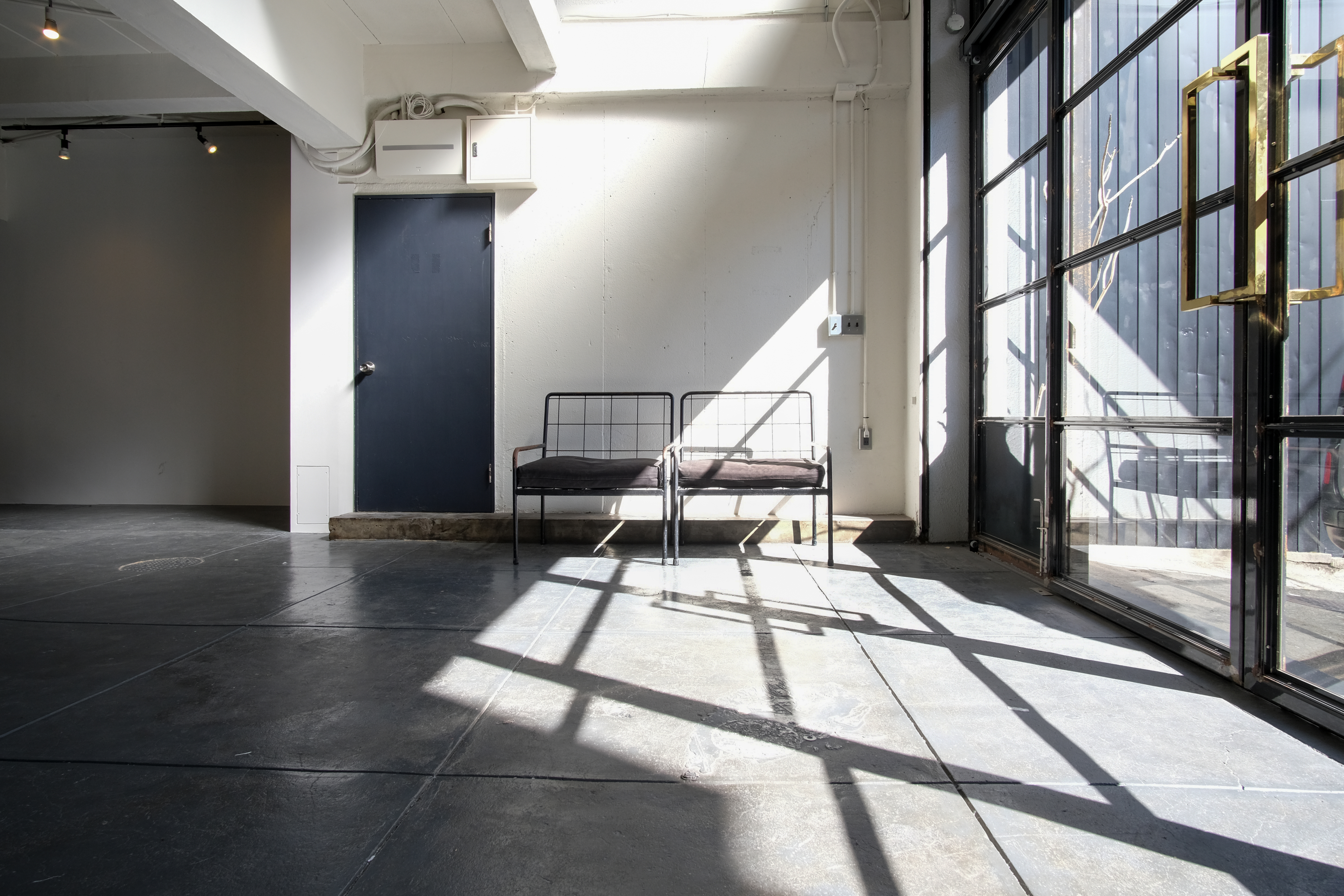 【巣鴨駅4分】吹抜けの倉庫型スタジオ 2フロア モルタル床 R壁 白壁 展示販売会 イベント 写真展など の画像13