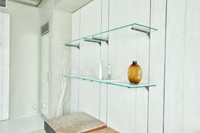 【外苑前駅10分】展示会や撮影に適した自然光差し込む什器が豊富なイベントスペース