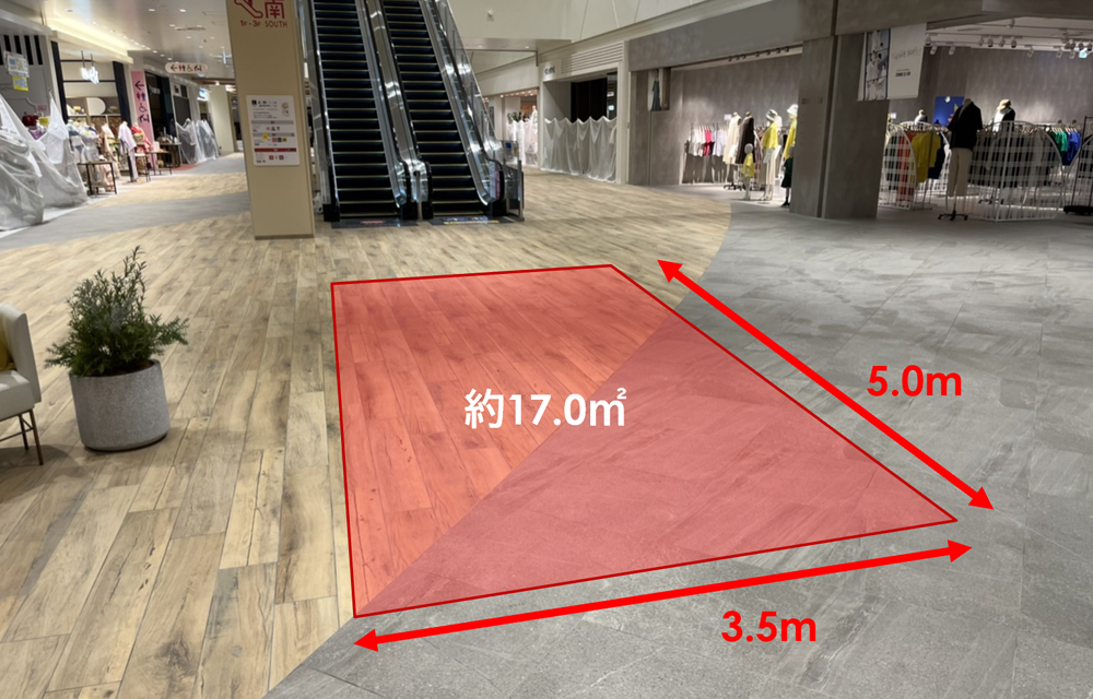 【ららぽーと福岡】1階 南エスカレーター前