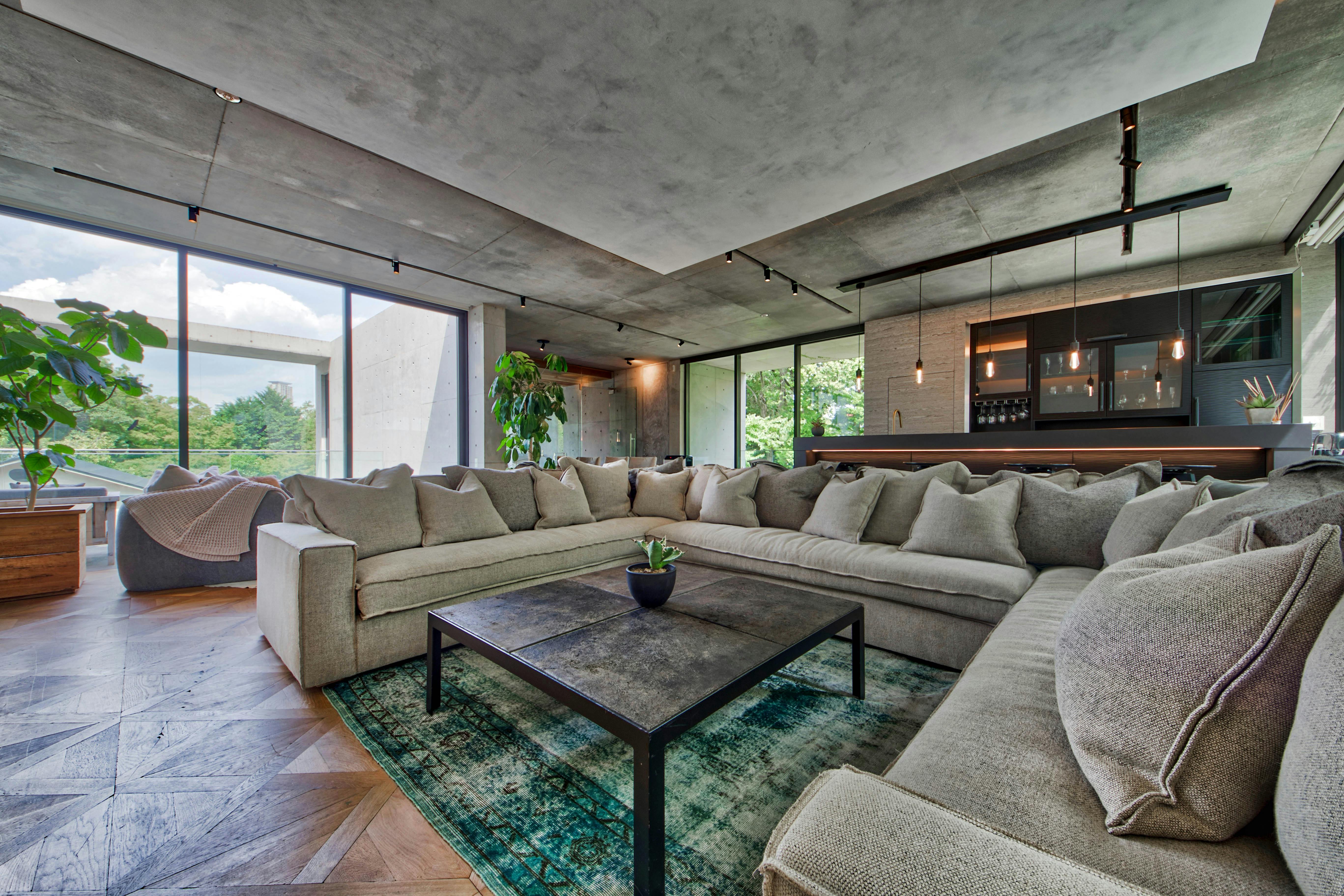 【表参道9分】海外のハイエンド家具で構成されたこだわりの空間がラグジュアリーシーンを演出。様々な用途でご利用いただけます。