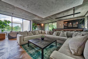 【表参道9分】海外のハイエンド家具で構成されたこだわりの空間がラグジュアリーシーンを演出。様々な用途でご利用いただけます。