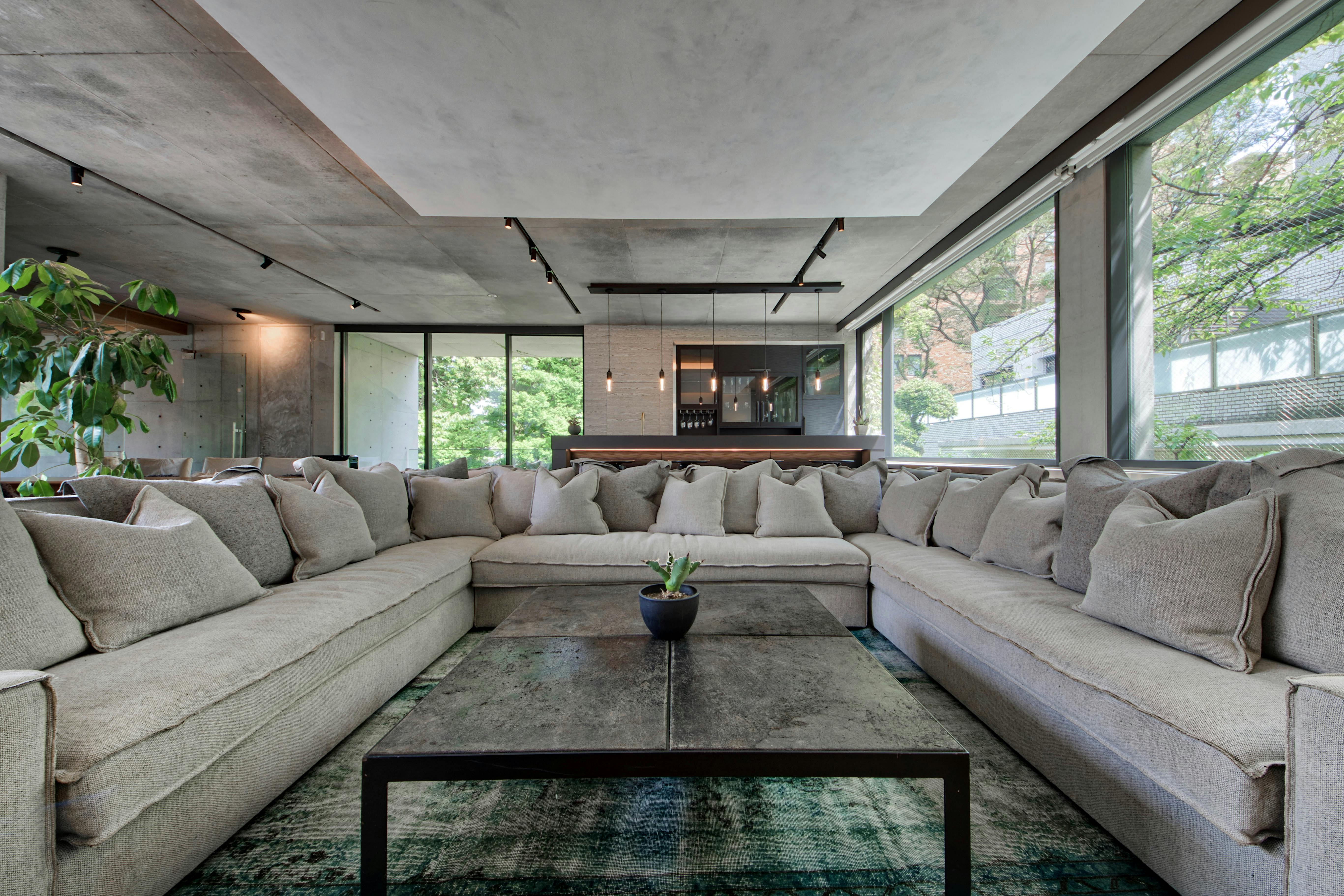 【表参道9分】海外のハイエンド家具で構成されたこだわりの空間がラグジュアリーシーンを演出。様々な用途でご利用いただけます。