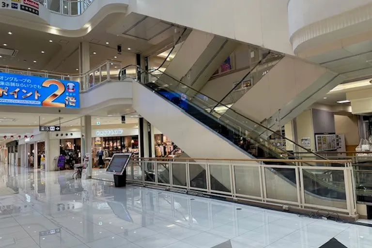 【イオンモール岡崎】1Fサブコート(GAP前)(LAN有)の画像1