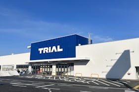 【スーパーセンタートライアル古賀花見店】エレベーター前 物販限定スペース