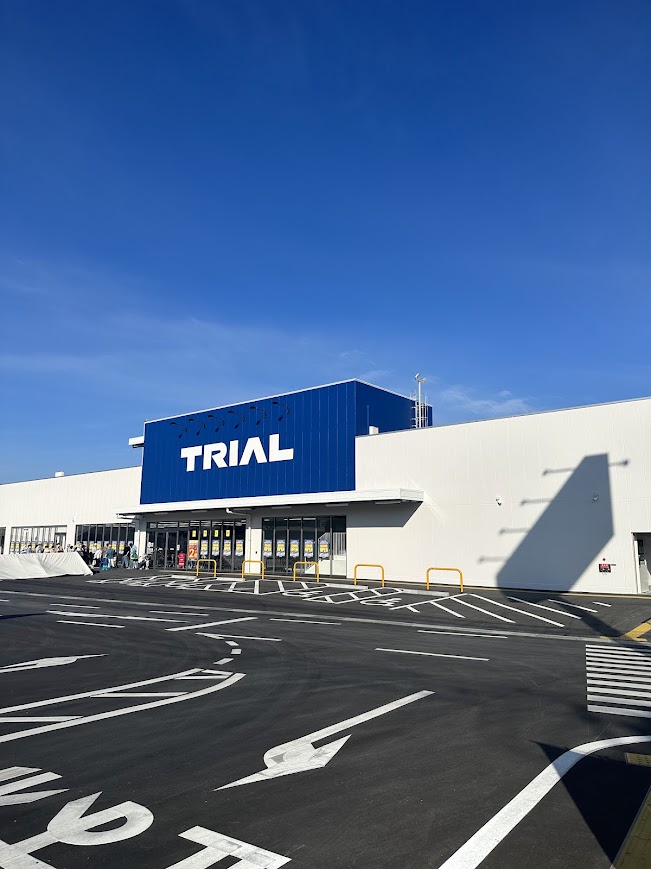 【スーパーセンタートライアル古賀花見店】エレベーター前　物販限定スペース