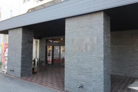 【兵庫県宝塚市】キッチンカー、フードトラックや屋台などに最適なゴルフセンター駐車場内のイベントスペース