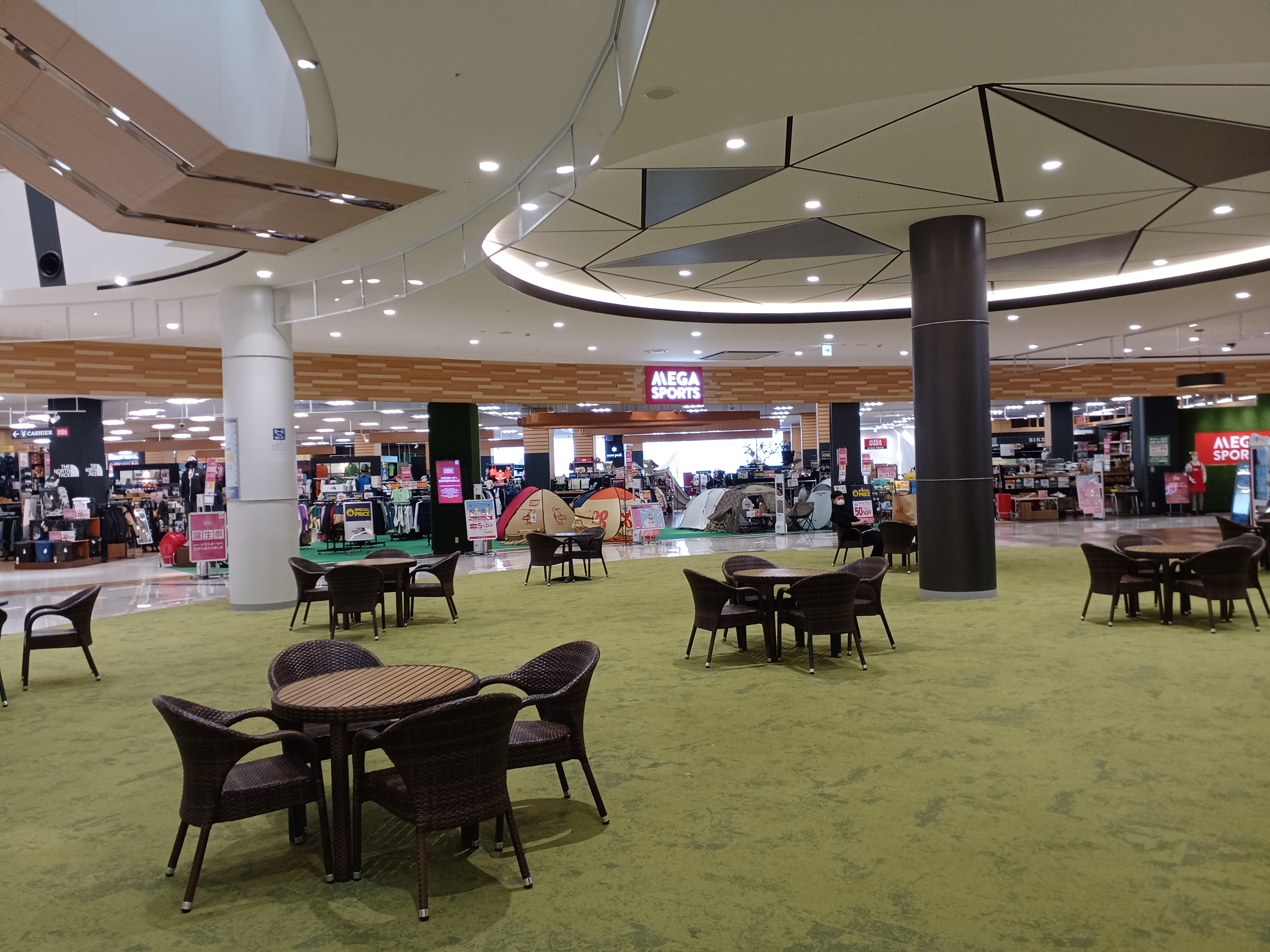 【イオンモール今治新都市】スペースE（1F きらめきコートH&M側）