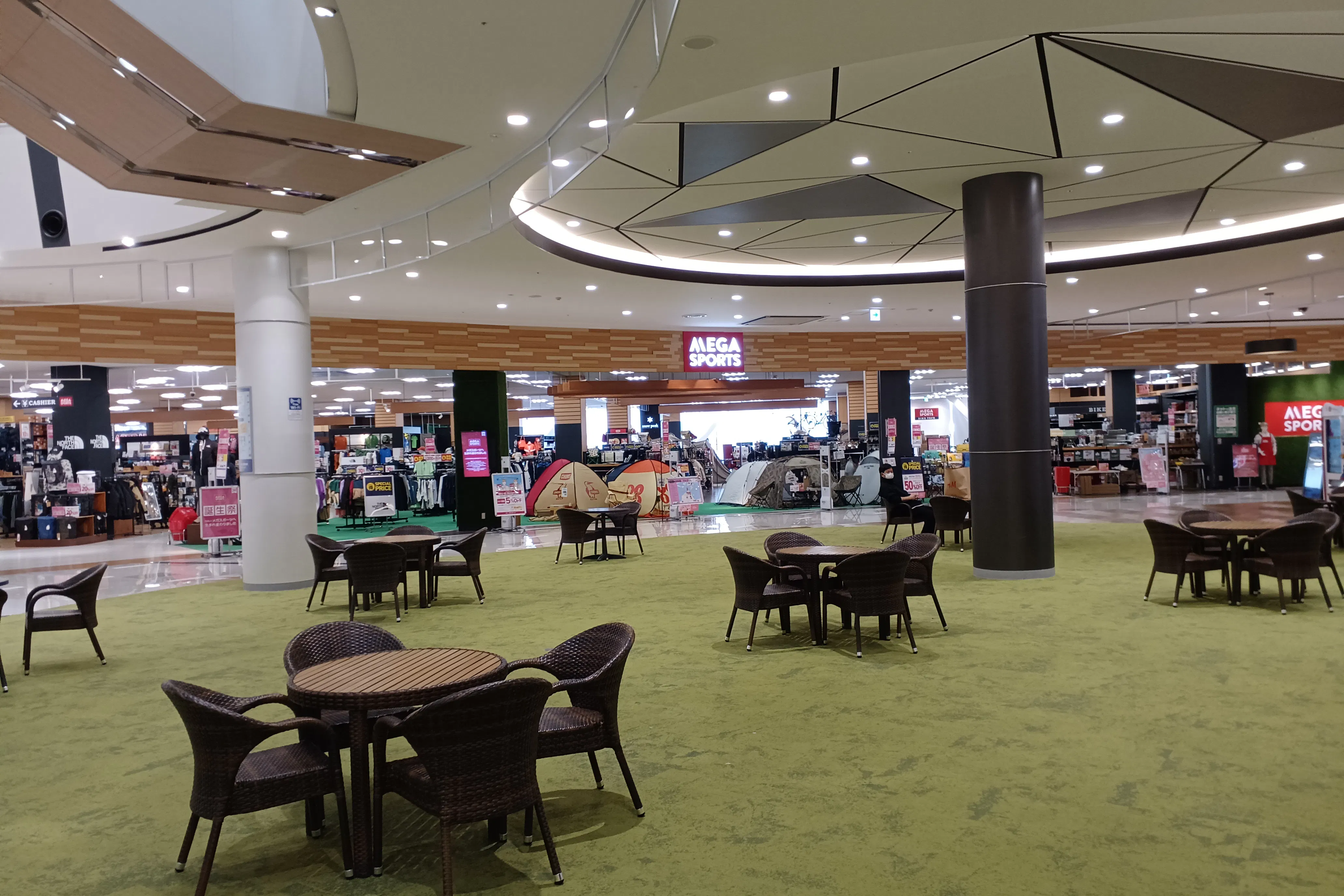 【イオンモール今治新都市】スペースE(1F きらめきコートH&M側)