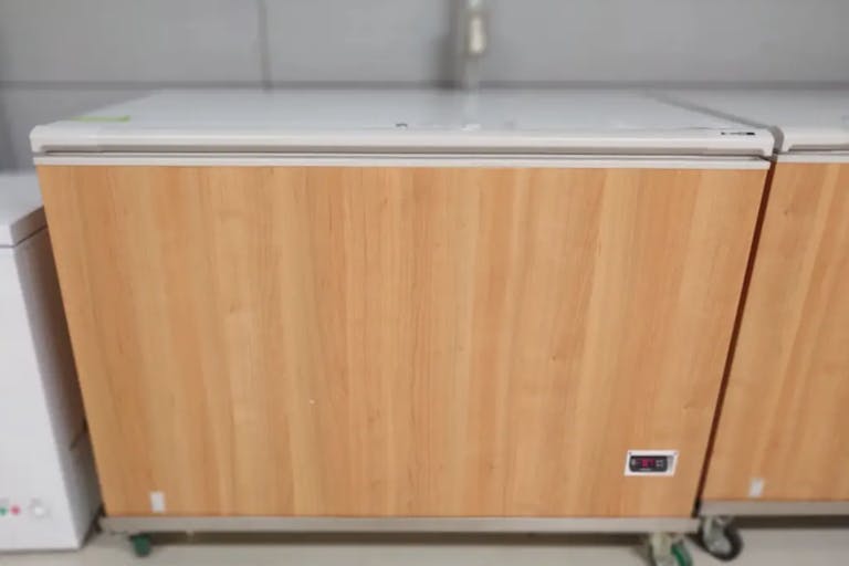 冷蔵・冷凍ストッカー W1350×D730×H893(内寸:W1200×D583×H753)