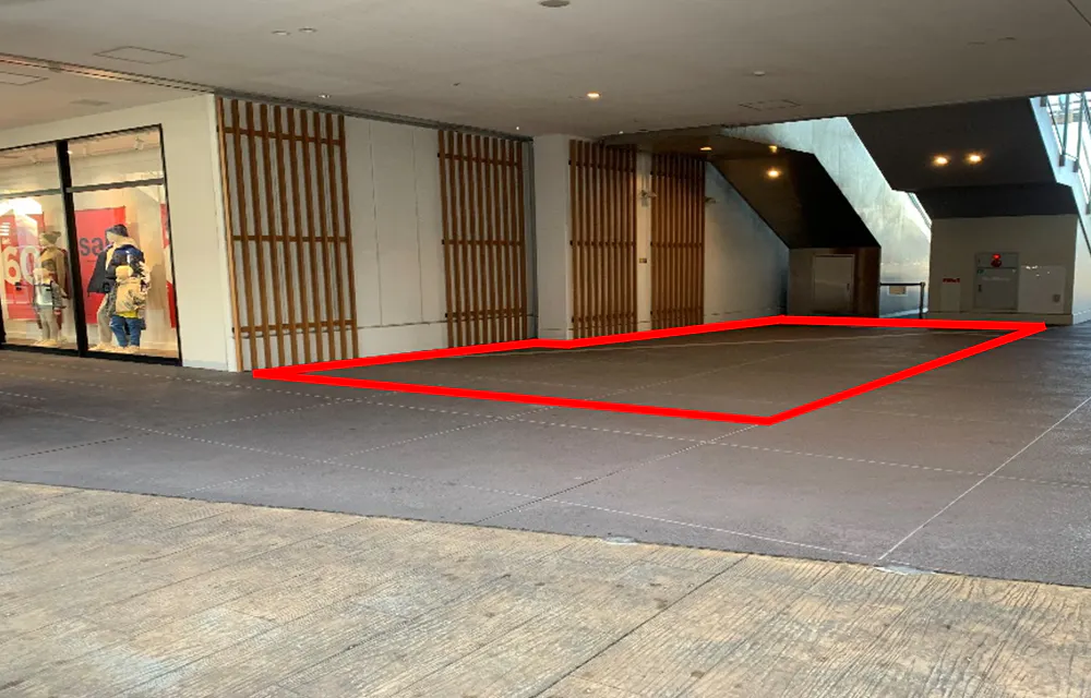 【三井アウトレットパーク 仙台港】1階 メインエントランス(GAP横)