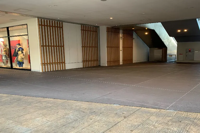 【三井アウトレットパーク 仙台港】1階 メインエントランス(GAP横)の画像1