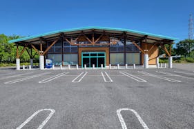 【ダイナム福島白河西郷店】キッチンカーの開催に最適なアミューズメント施設のイベントスペース