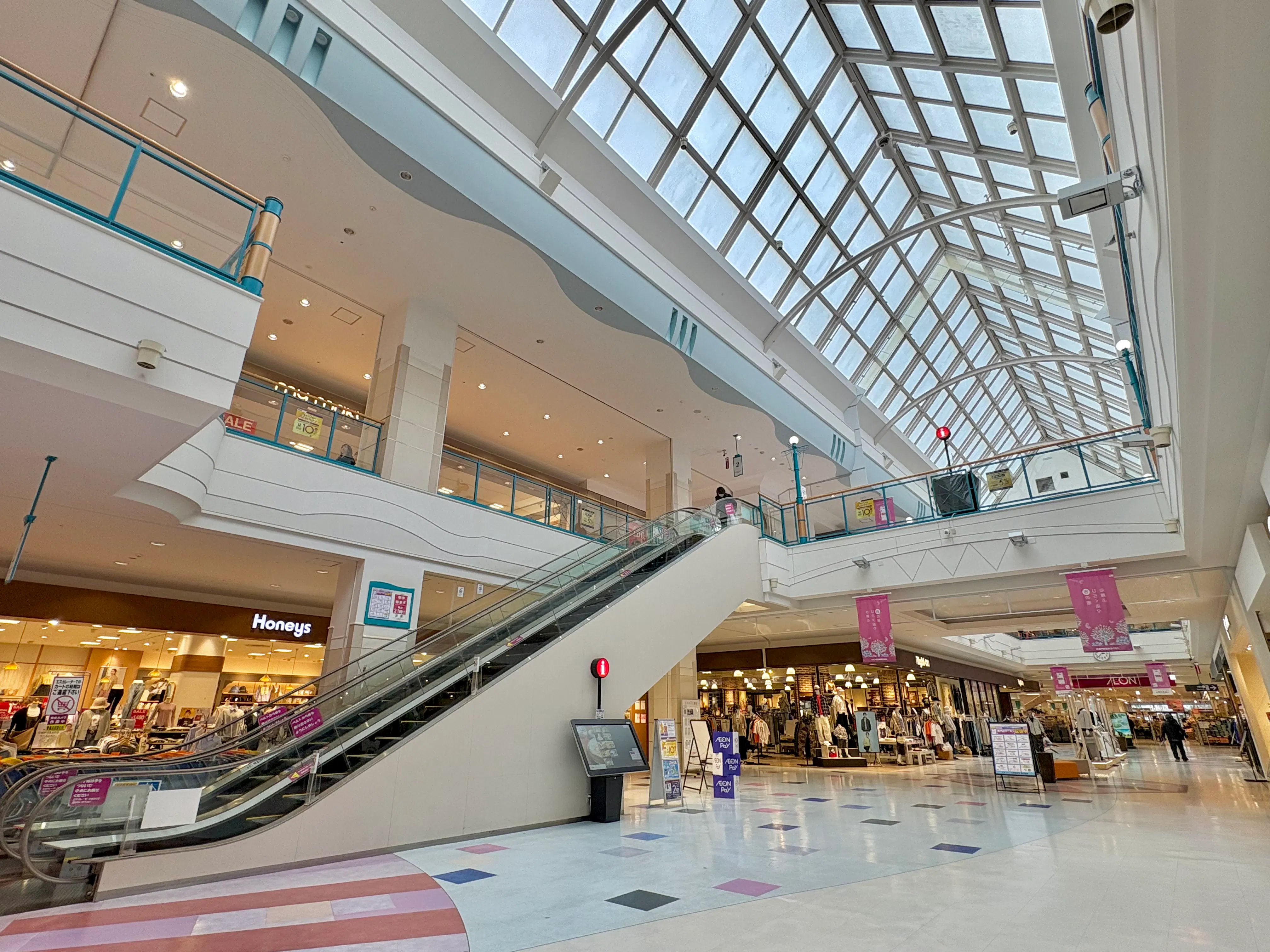 【イオンモール釧路昭和】中央エスカレーター横の画像