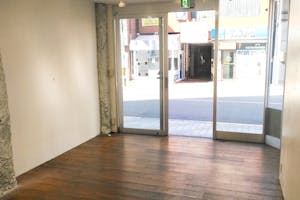 【国立駅4分】PR催事や物販に最適な富士見通りに面した人通りのある路面スペース